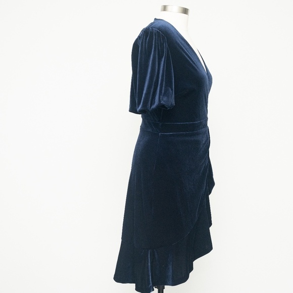 Lauren Ralph Lauren. Puff Sleeve Velvet  Wrap Dress. - Picture 5 of 14